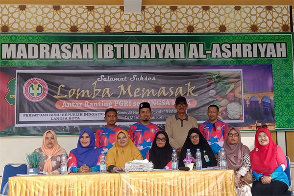MI Al Ashriyah Ikut Rayakan HUT ke 78 PGRI di Langsa