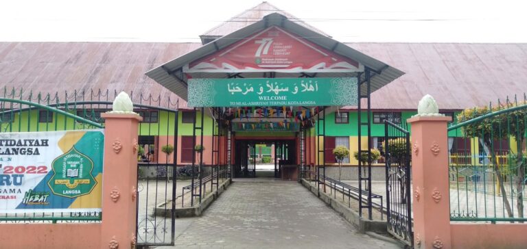 MI Al Ashriyah Raih Rangking I Tingkat Kelulusan